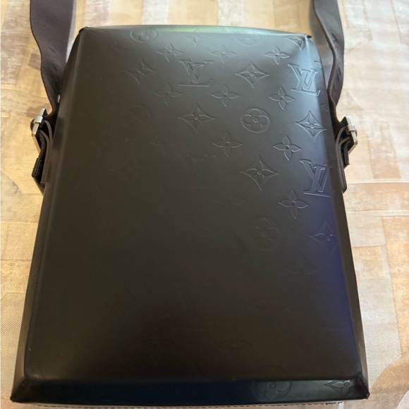 Louis Vuitton monogram glacé bobby messenger bag
